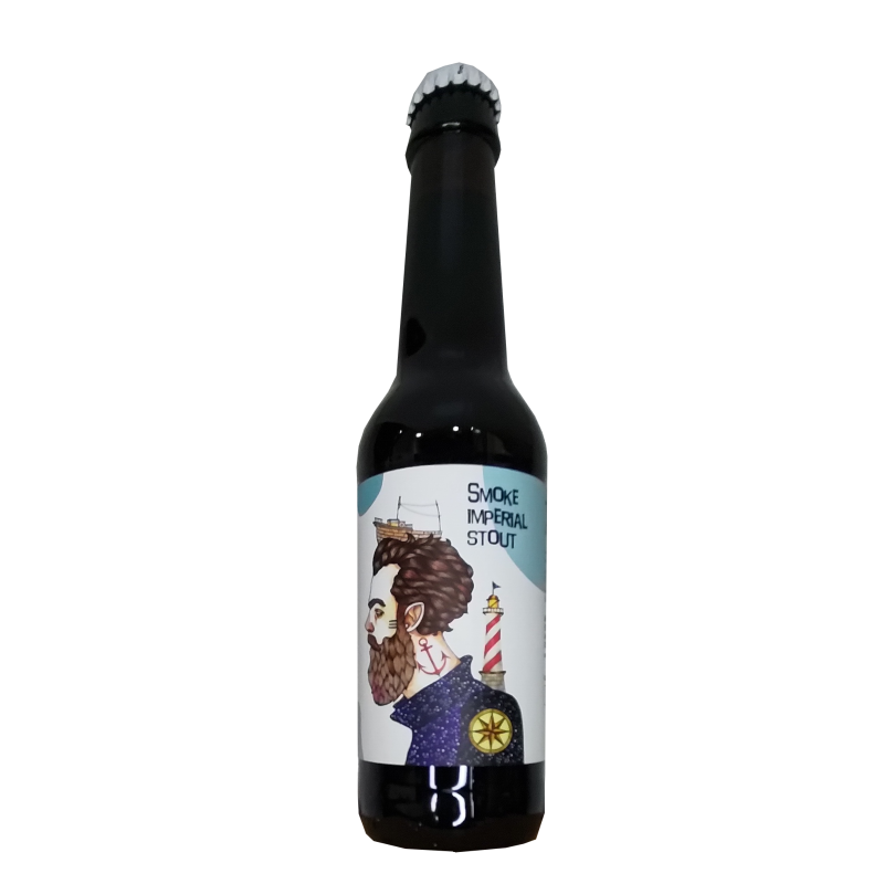 Botella de cerveza artesana Barlovento de Althaia Artesana, estilo Smoke Imperial Stout, con etiqueta de diseño náutico que muestra a un marinero con barba y tatuajes frente a un faro.