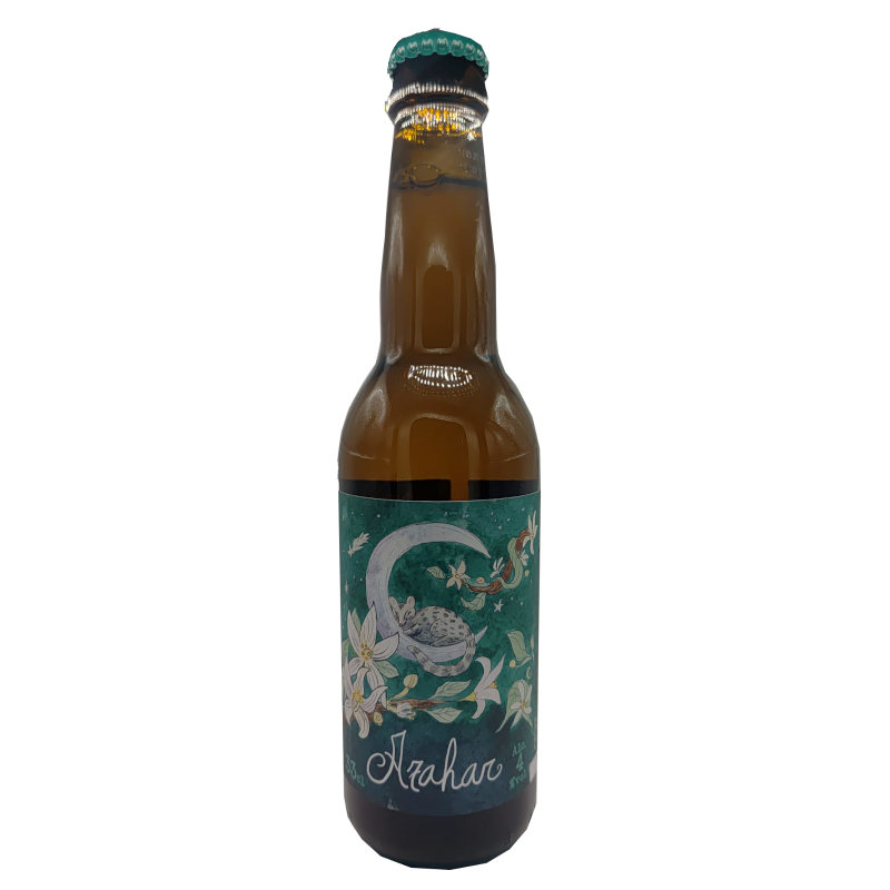 Botella de cerveza artesana Azahar de 33cl, con etiqueta ilustrada en tonos verde azulado que muestra a un pequeño animal durmiendo sobre una luna creciente rodeada de flores blancas de azahar.
