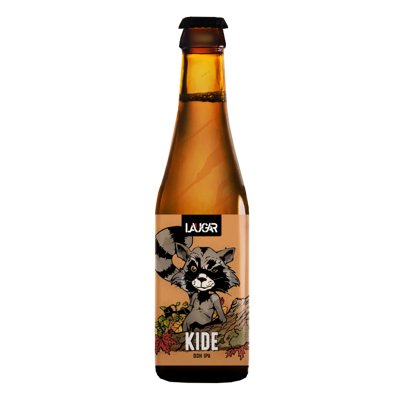 Botella de cerveza artesana Kide de Laugar Brewery, estilo DDH IPA, con etiqueta de color salmón que muestra la ilustración de un mapache sonriente apoyado en una rama.