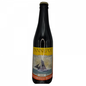 Botella de cerveza belga Pannepot Vintage 2024 de De Struise Brouwers, estilo Belgian Strong Dark Ale, con su etiqueta clásica que muestra un barco pesquero tradicional navegando.